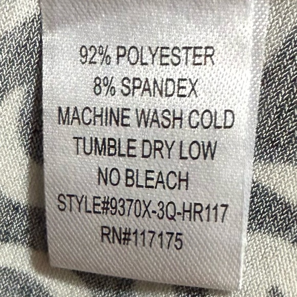 Haani Black and White Swirl Long Sleeve Dress - Picture 4 of 5